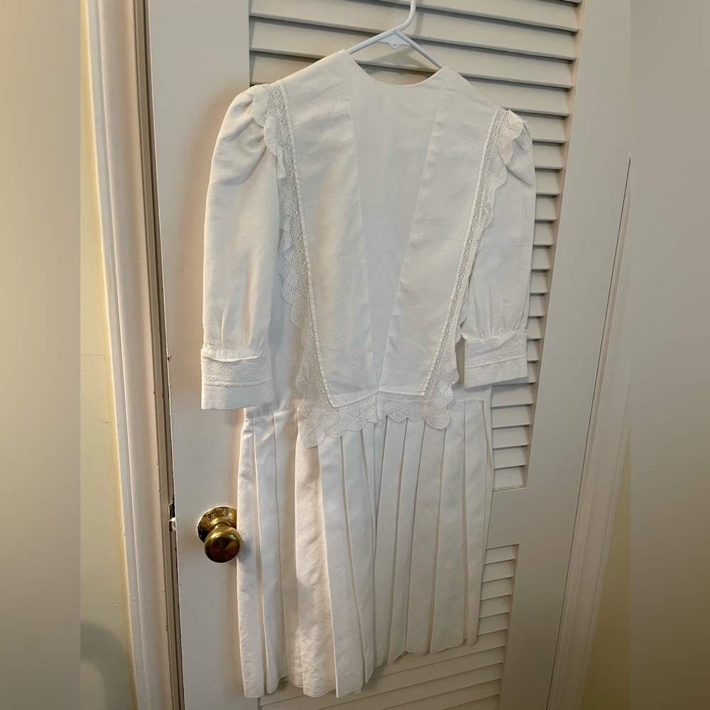 Paper white dress - Picture 1 of 4